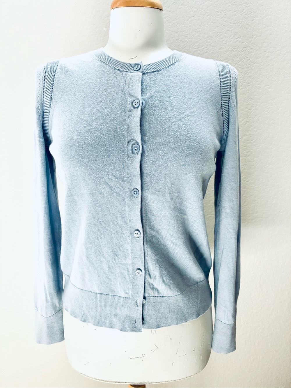 Preowned Women’s Banana Republic sweater cardigan size medium
